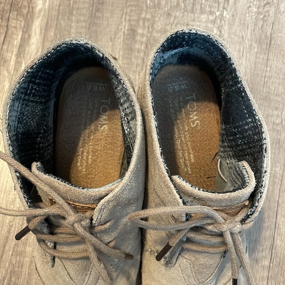 Toms - tan wedges - Picture 3 of 4